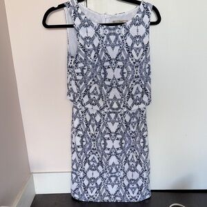 Banana Republic Petite Blue and White Sleeveless Snakeskin Patterned Dress